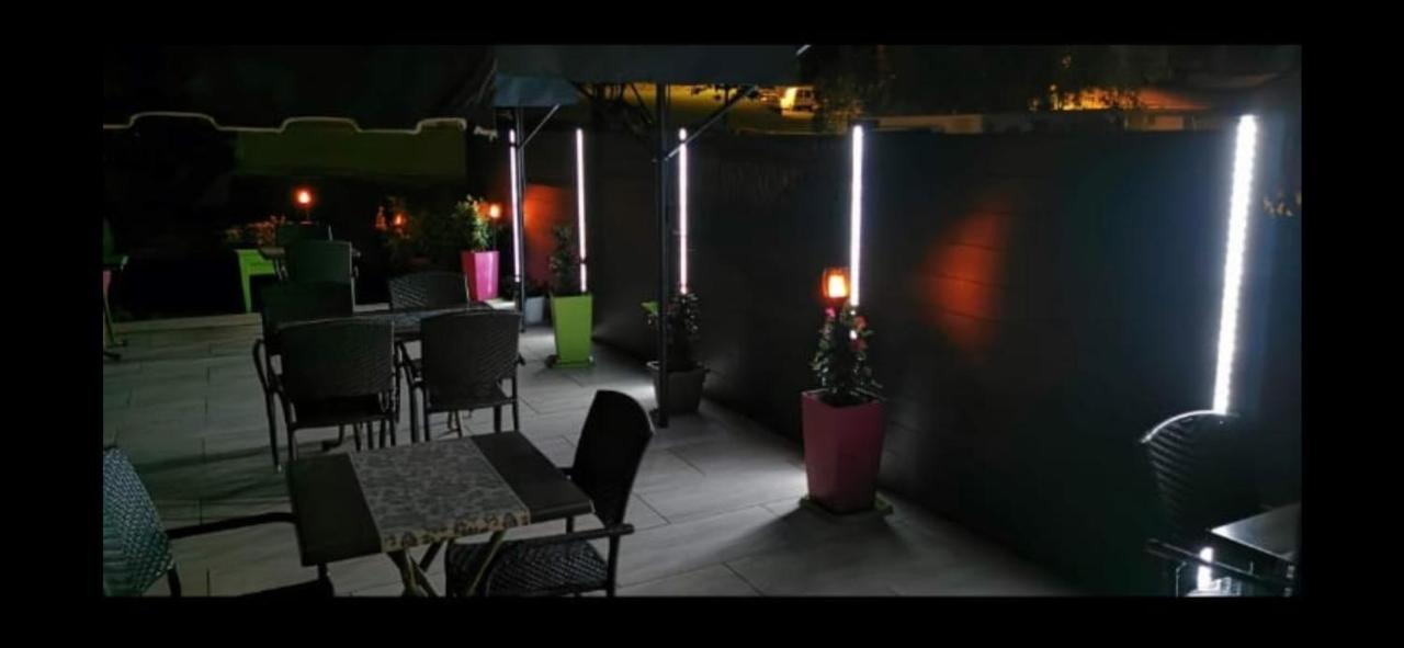Hotel Le Bambi Baume-les-Dames Dış mekan fotoğraf